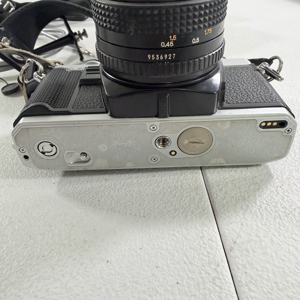 Minolta X-370 35mm SLR Film Camera W/ Lenses Flash Winder ALL UNTESTED AS IS - Picture 15 of 16